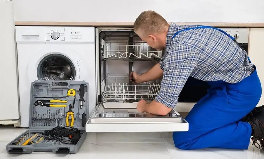 Yenimahalle Gorenje servisi teknisyen ekibi beyaz eşya tamiri yaparken